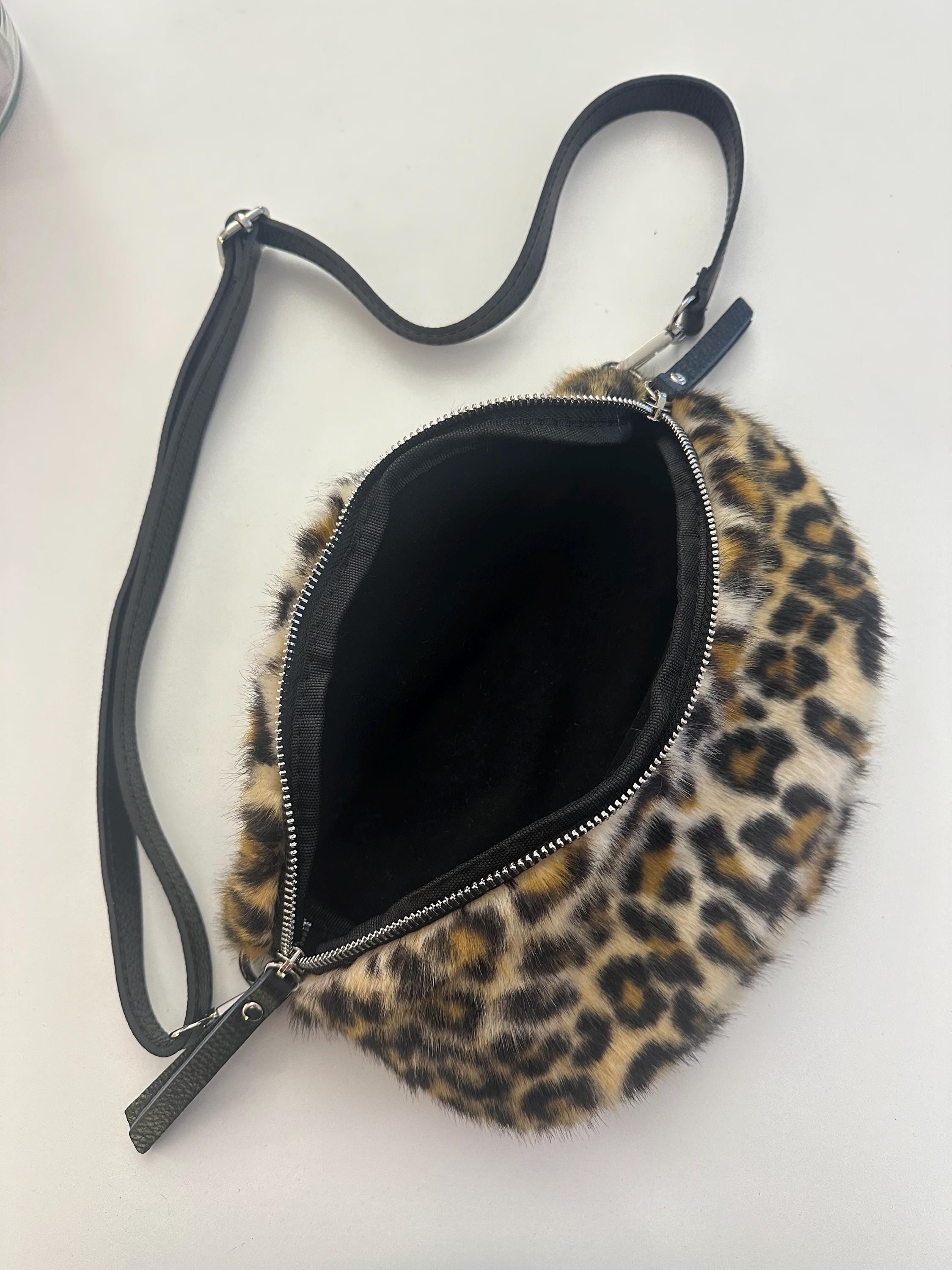 Leo Tasche aus Fell | Leopard | Umhängetasche | Crossbody Bag | Animal Print Leo Look | Fake Fur