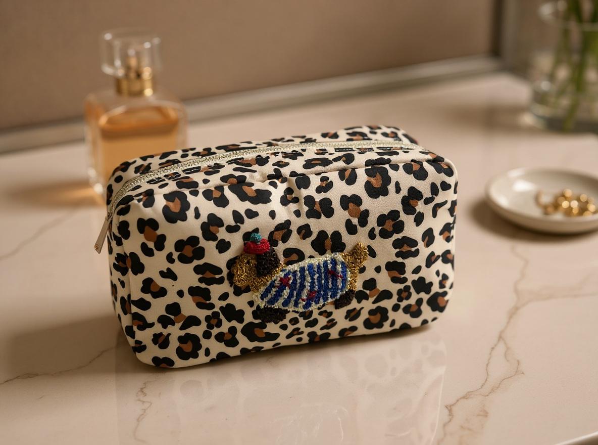 Dackel Kosmetiktaschen | Schminktasche mit Dackelmotiv | Dackel Patch | Geschenk Dackelliebhaber