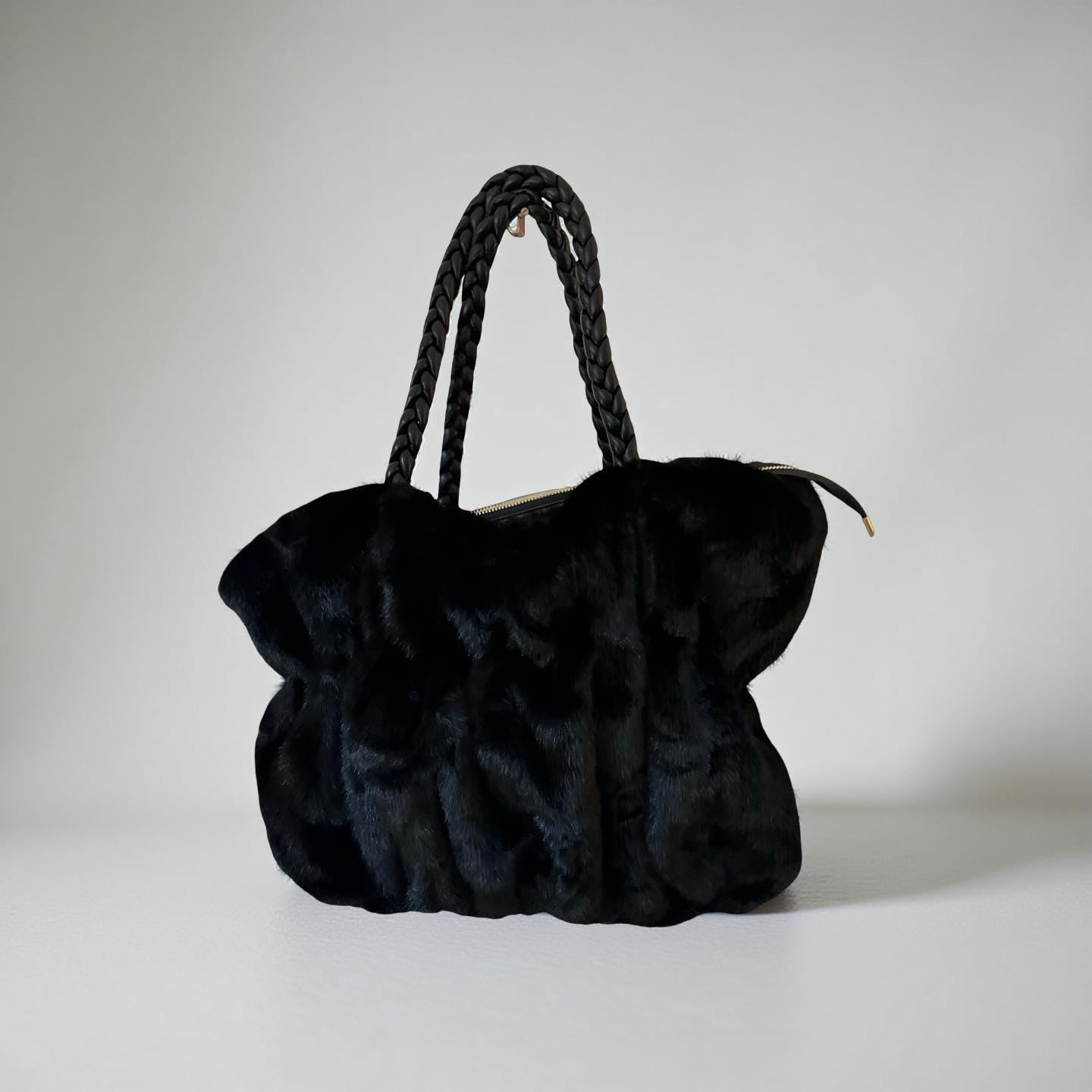 Schwarze Tasche aus Fell | Umhängetasche | Crossbody Bag | Fake Fur | kuscheliges Pelzimitat | Handtasche schwarz