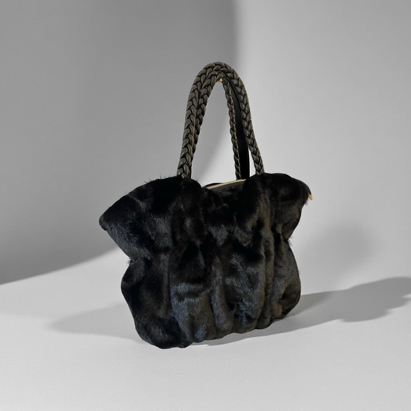 Schwarze Tasche aus Fell | Umhängetasche | Crossbody Bag | Fake Fur | kuscheliges Pelzimitat | Handtasche schwarz