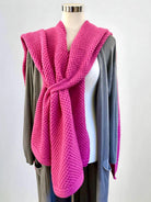 Pinker Cape Schal im Perlmuster gestrickt | Großes Tuch in pink als Schal, Stola, Cape tragbar | 145 x 75 cm | Strick Viskose