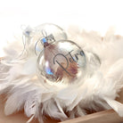 Personalisierte Weihnachtskugel aus irisierendem Glas | gefüllt mit Federn | Seifenblasen Kugell | 7 oder 8 cm | mit Namen