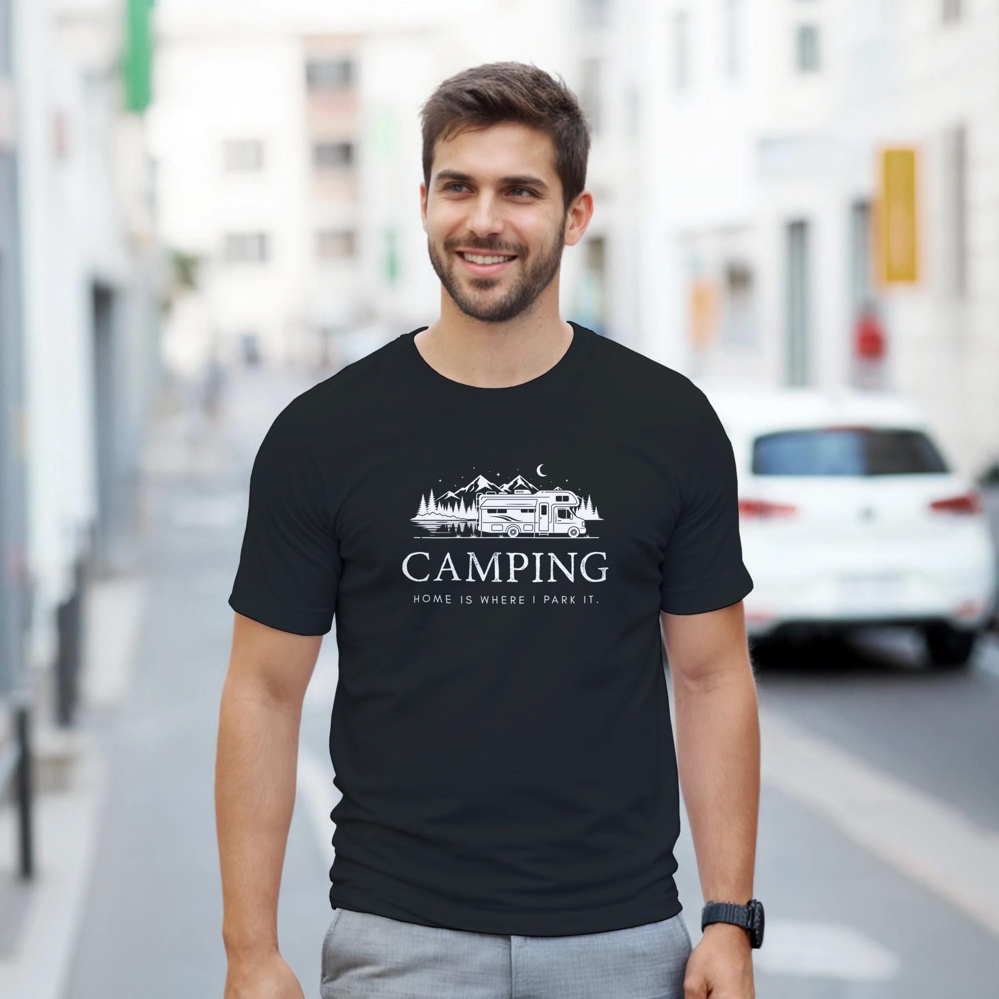 Camper T-Shirt – "Camping - Home is Where We Park It" | in schwarz, grün, navy, und grau