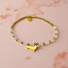 Goldenes Dackel Armband | kleines feines elastisches Perlenarmband mit Dackelanhänger