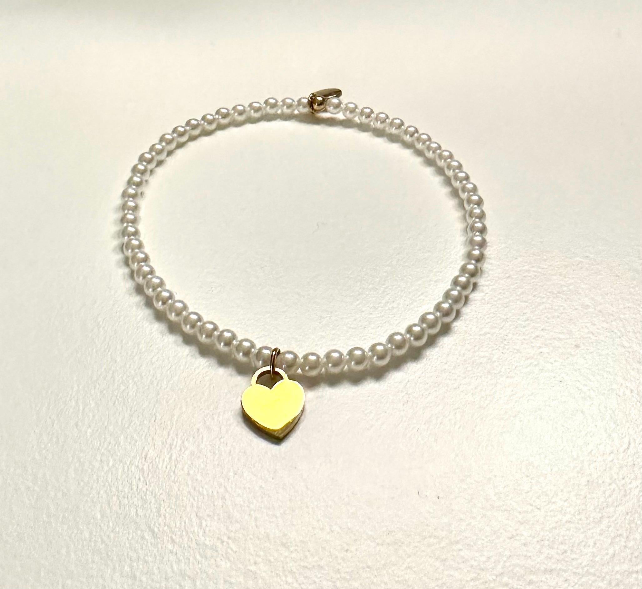 Goldenes Dackel Armband | kleines feines elastisches Perlenarmband mit Dackelanhänger