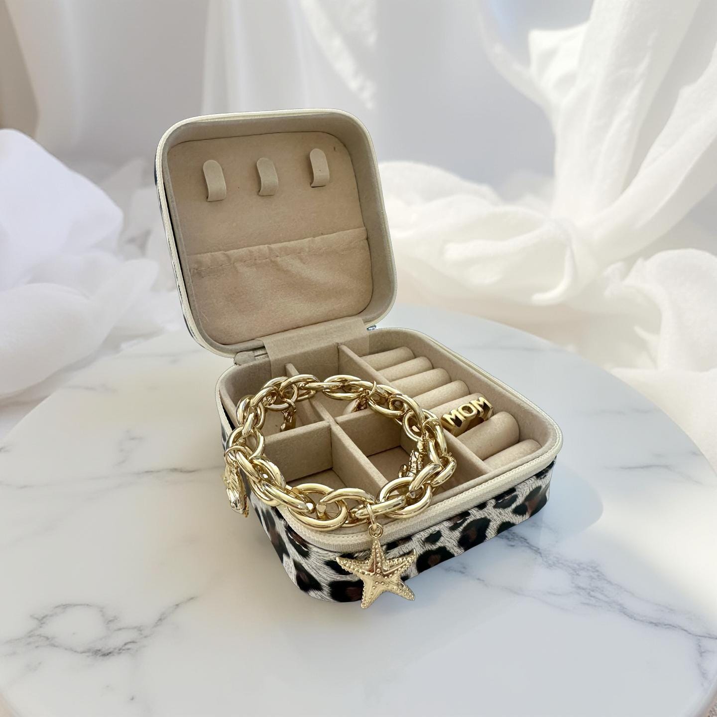 Schmuck-Etui Leomuster für die Reise | personalisierte Schmuckbox | kleine Schatulle mit Namen | Leo