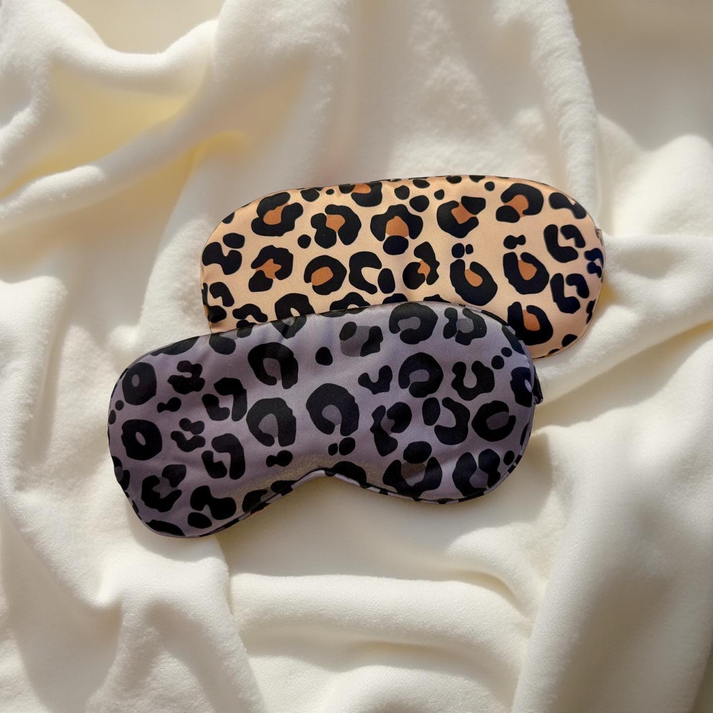 Schlafmaske Leomuster | personalisierbar | Satin | edle Schlafbrille in silber oder gold