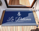 Fußmatte Boot Yacht Schiff | Personalisierter Fußabtreter mit Bootsnamen und Jahreszahl in blau weiß, Rand schwarz
