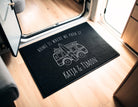 Fußmatte | Personalisierte Fußmatte für Camper | Geschenk Wohnmobil Camping | schwarzer Fußabtreter mit Namen