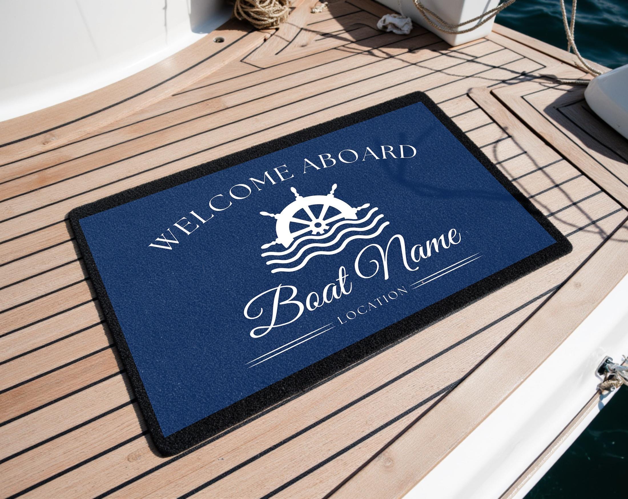 Fußmatte Boot Yacht Schiff | Personalisierter Fußabtreter mit Bootsnamen und Jahreszahl in blau weiß, Rand schwarz