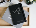 Tagebuch "Our Bucket List" | liniertes Notizbuch mit Personalisierung | schwarz oder weiß | Erlebnisse und Zukunftspläne aufschreiben