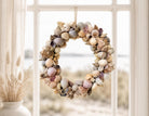 Muschelkranz Natur – handgefertigter Kranz aus Muscheln & Schneckenhäusern | Maritime Deko in Beige und Grau | Beach House Stil