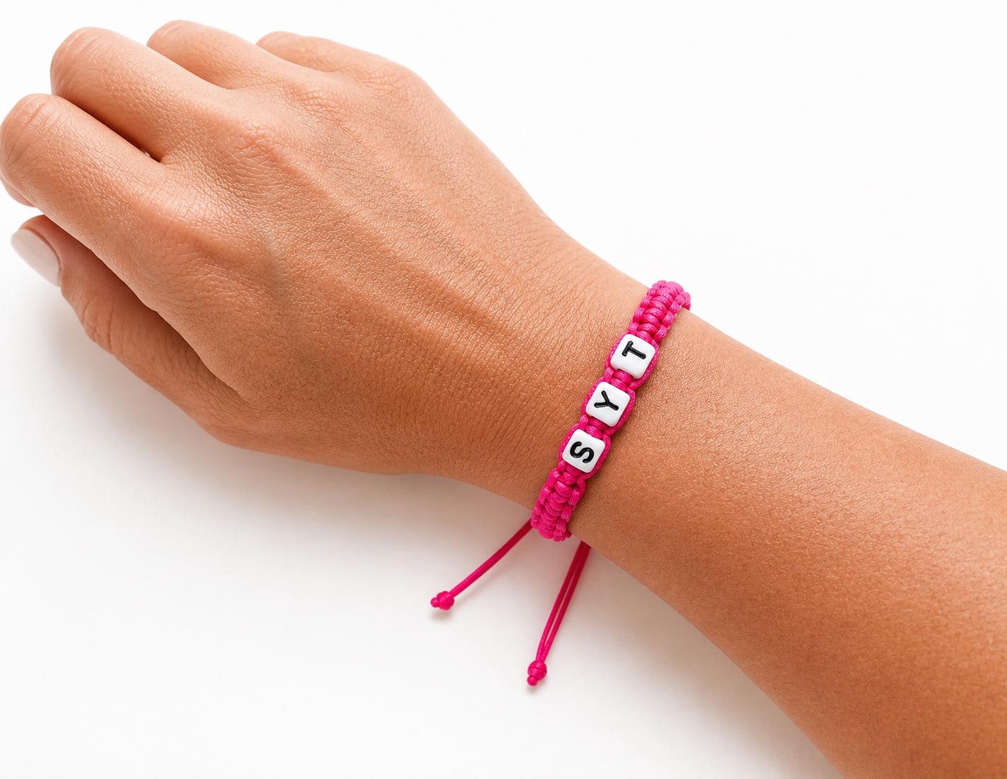 Makramee Armband SYLT personalisiert | Verstellbares Buchstabenarmband in Pink oder Blau | Maritime Geschenkidee Insel Sylt