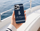 Personalisierte Handyhülle mit Bootsname | Maritime Hülle für Segler & Bootsbesitzer | Geschenk Skipper mit Anker Motiv | Apple oder Samsung