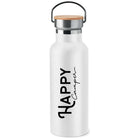 Personalisierte Edelstahl Trinkflasche Happy Camper mit Bambusdeckel | 500 ml Isolierflasche für Camping, Wohnmobil & Vanlife Geschenk