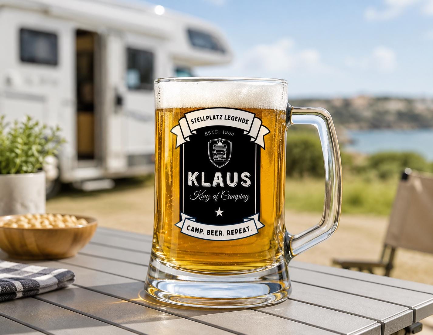 Personalisierter Bierkrug für Camper mit Name & Jahr – Camping Geschenk für Papa, Opa, Wohnmobil Besitzer, Stellplatz Legende Bierglas 0,5 L
