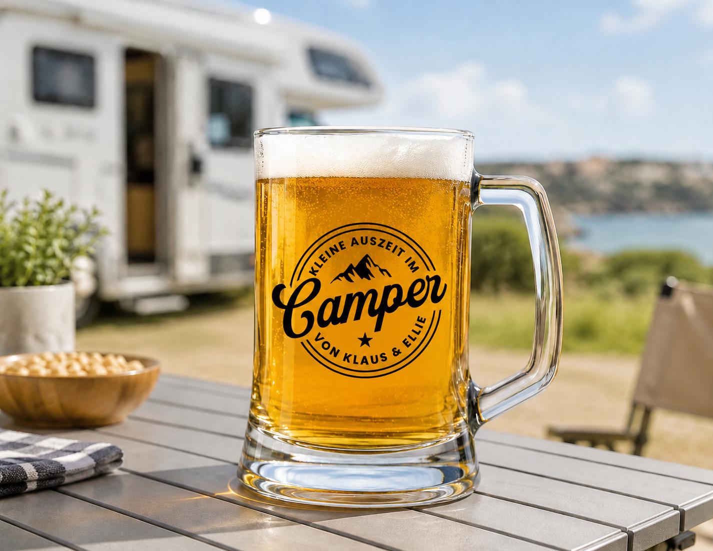 Personalisierter Bierkrug für Camper mit Namen – Camping Geschenk für Papa, Opa, Wohnmobil Besitzer, Stellplatz Legende Bierglas 0,5 L