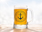 Personalisierter Bierkrug mit Anker – maritimes Geschenk mit Wunschtext, Heimathafen und Jahr – Bierglas 0,5 l