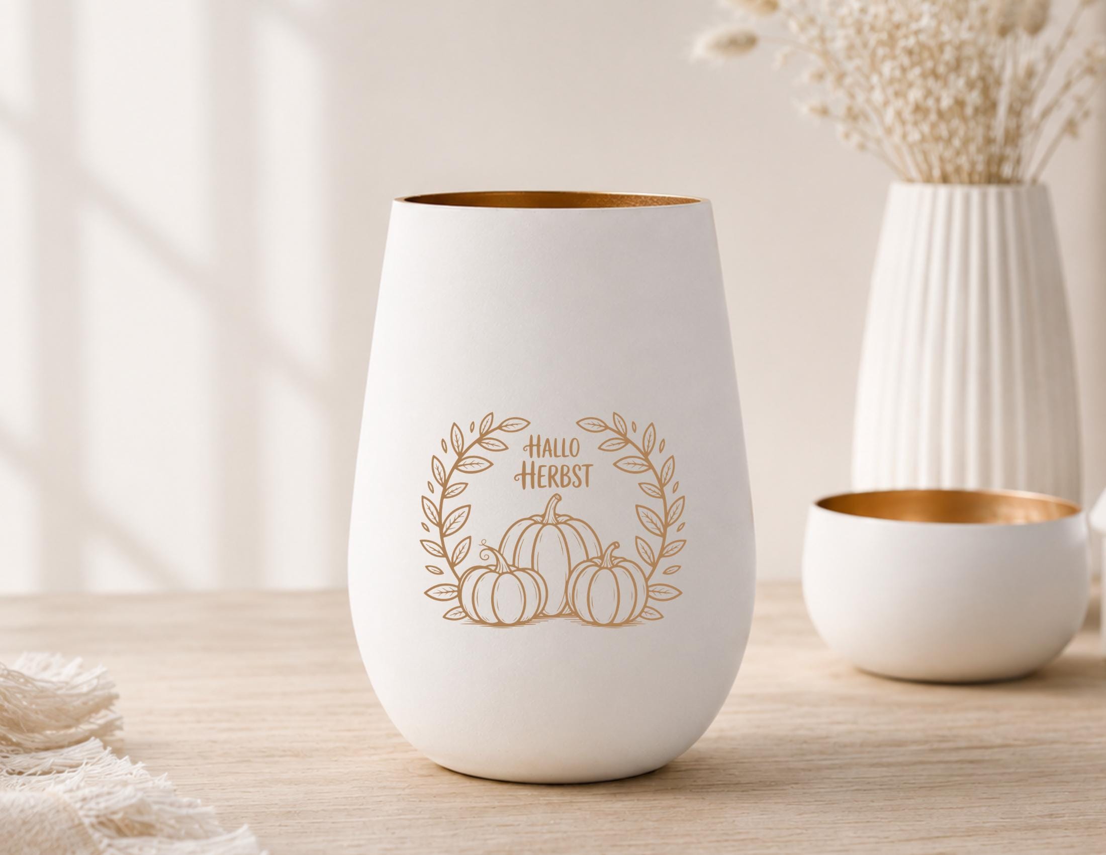 Herbst Windlicht „Hallo Herbst“ mit Kürbis Motiv – weißes Glaswindlicht mit Goldschein – gemütliche Herbstdeko Geschenkidee
