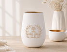 Herbst Windlicht „Hallo Herbst“ mit Kürbis Motiv – weißes Glaswindlicht mit Goldschein – gemütliche Herbstdeko Geschenkidee