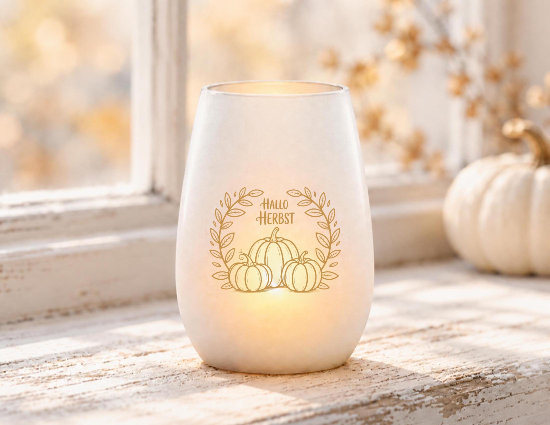 Herbst Windlicht „Hallo Herbst“ mit Kürbis Motiv – weißes Glaswindlicht mit Goldschein – gemütliche Herbstdeko Geschenkidee