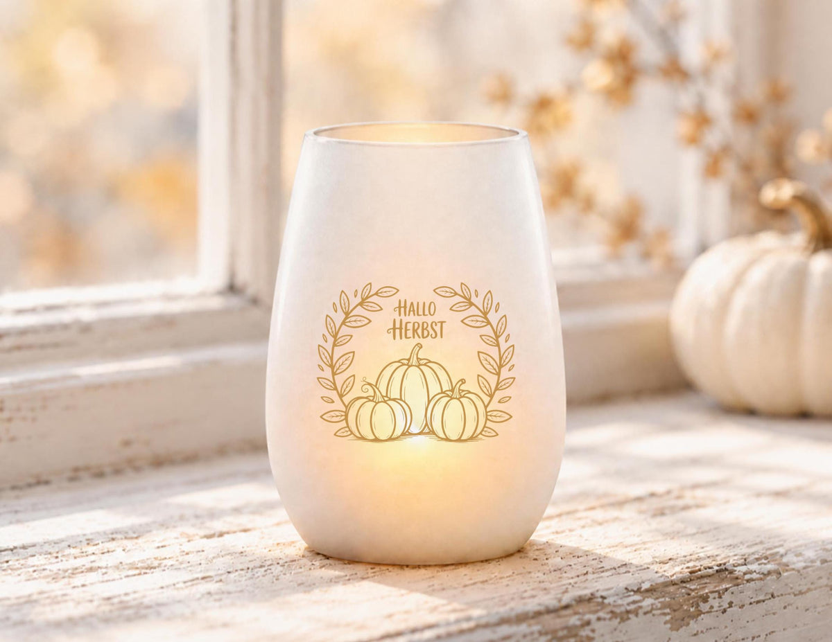Herbst Windlicht „Hallo Herbst“ mit Kürbis Motiv – weißes Glaswindlicht mit Goldschein – gemütliche Herbstdeko Geschenkidee