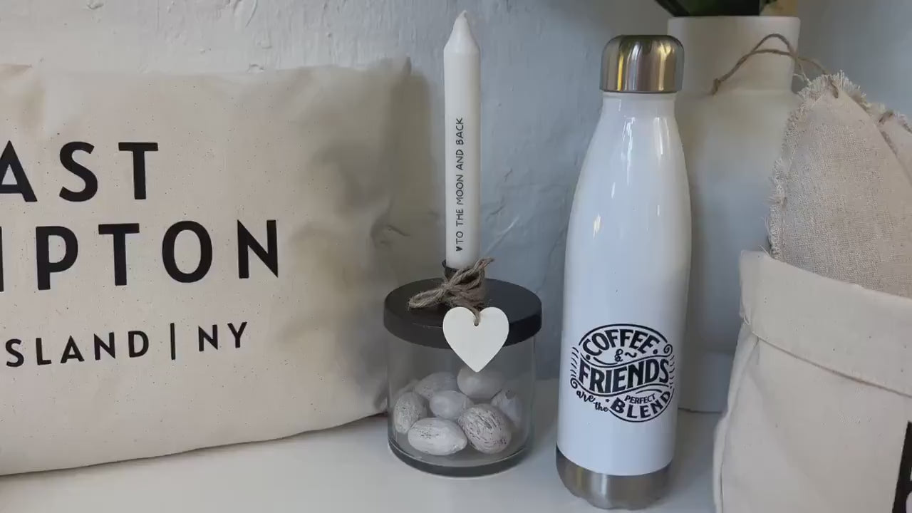 Kissen | East Hampton | beiger Kissenbezug aus Baumwolle | schwarze Schrift