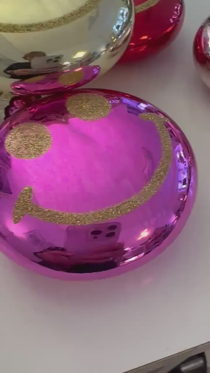 Weihnachtskugel Smiley | 8 cm Durchmesser | flache runde Form | mit Glitzer in 4 Farben