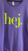 Lila T-Shirt hej. | Neon gebe Beschriftung | violettes Shirt