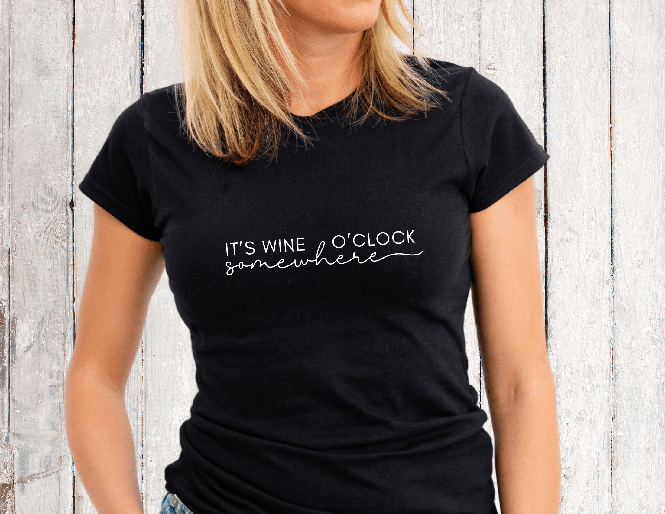 T-Shirt | It's wine o'clock somewhere | weiß, schwarz - Roo's Gift Shop