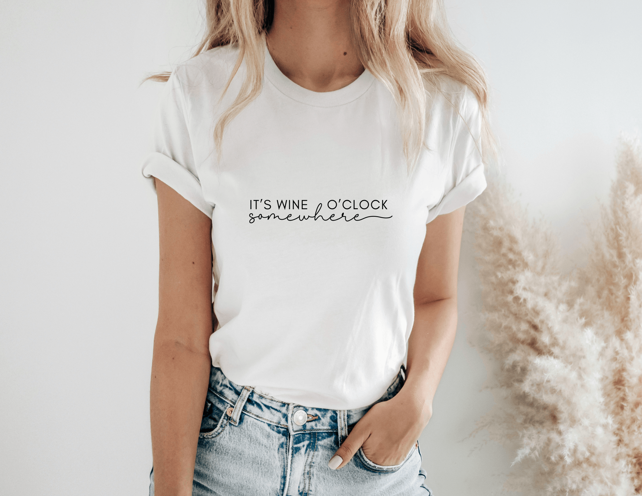 T-Shirt | It's wine o'clock somewhere | weiß, schwarz - Roo's Gift Shop