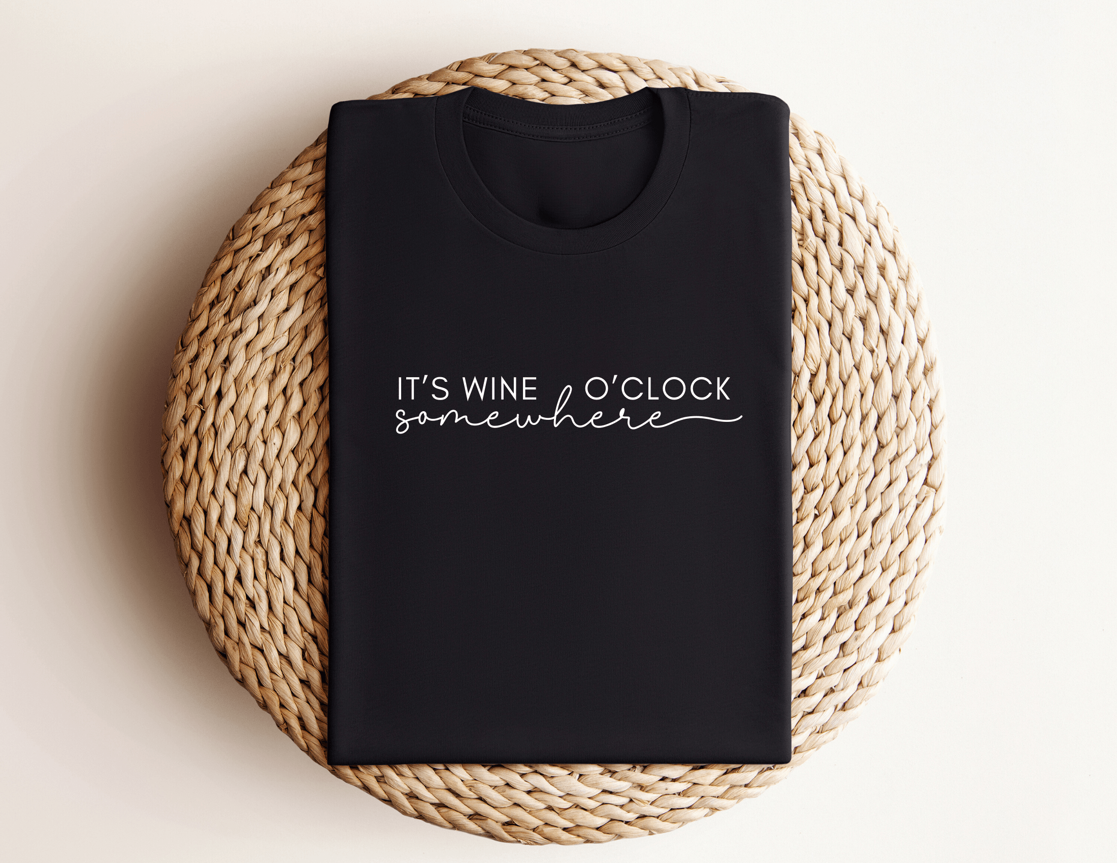 T-Shirt | It's wine o'clock somewhere | weiß, schwarz - Roo's Gift Shop