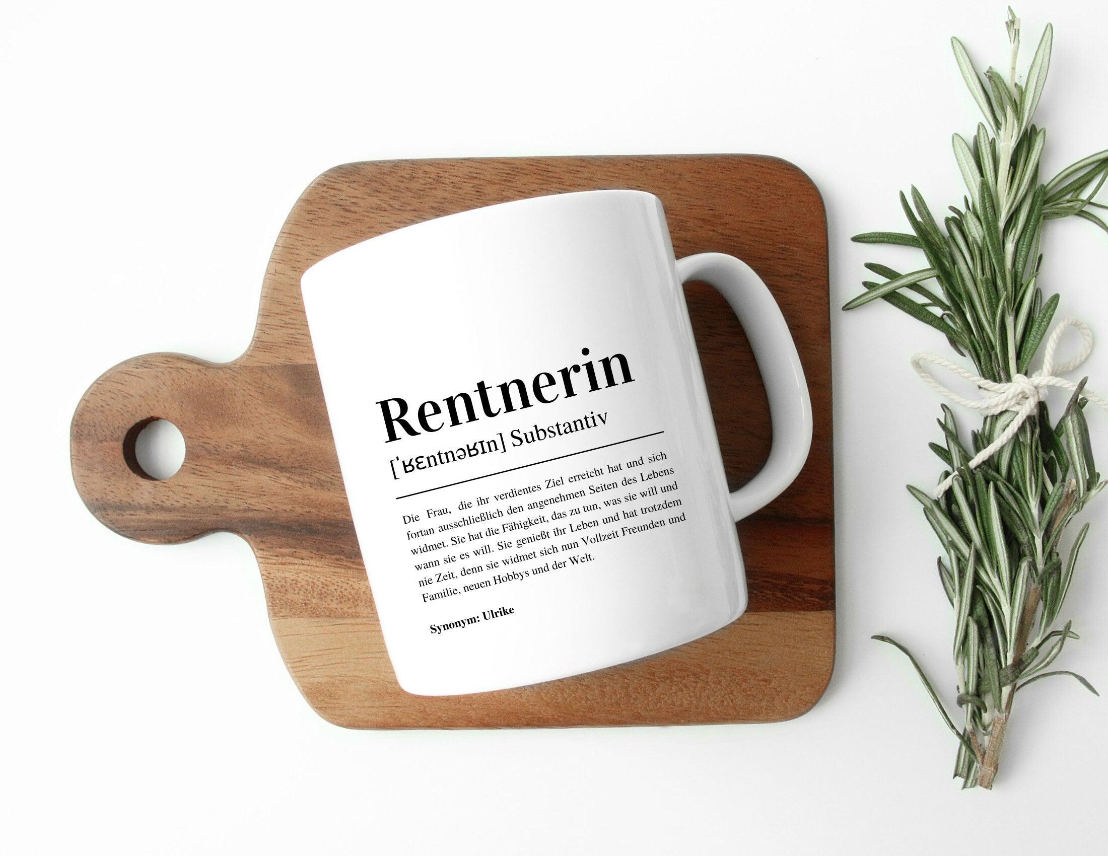 Keramiktasse | personalisiert | Definition Rentner Rentnerin | Ruhestand | Verabschiedung Kollege | Geschenk Name - Roo's Gift Shop