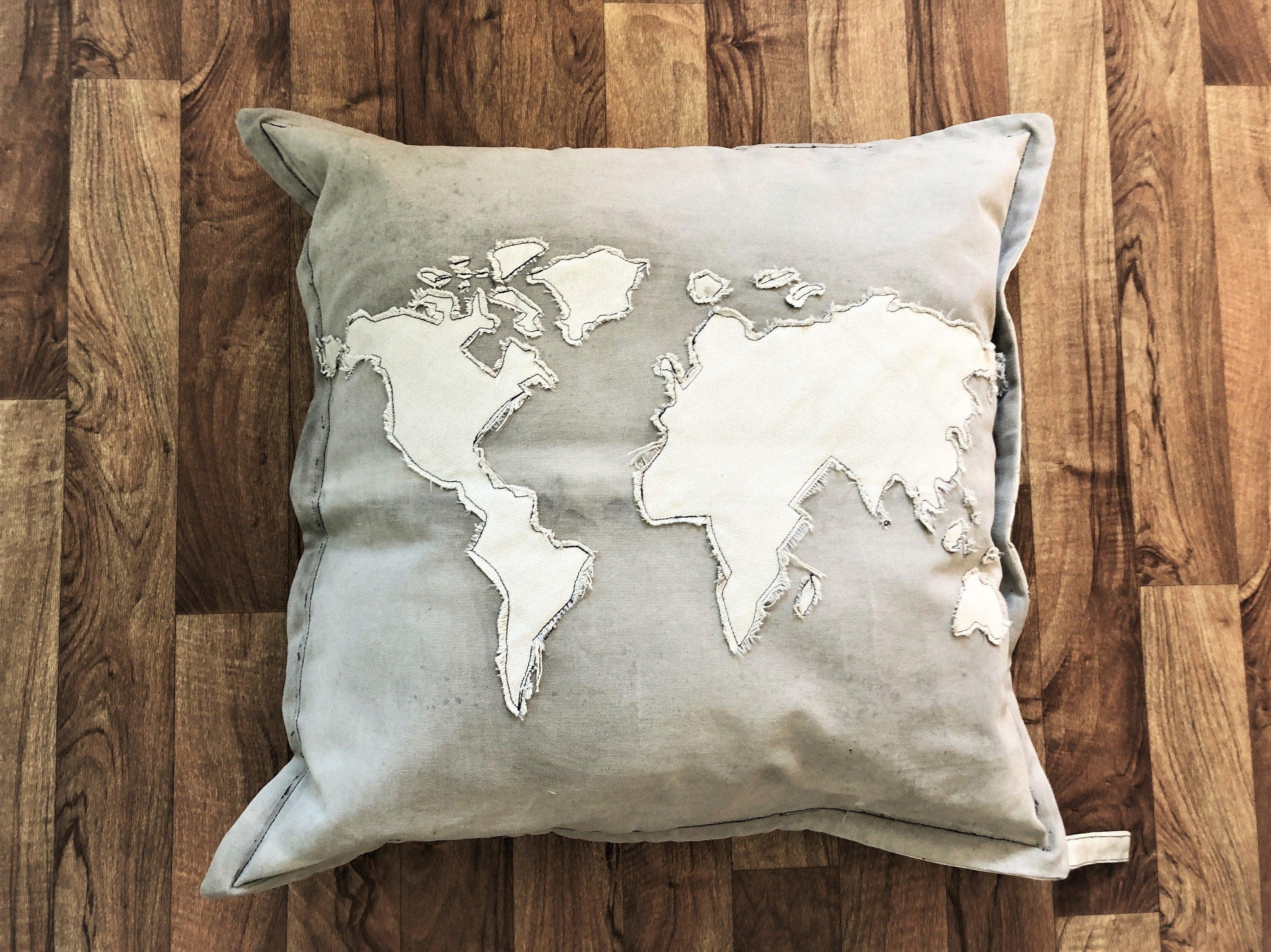 Kissen | Weltkarte | inkl. Füllung | XXL | hellgrau - Roo's Gift Shop