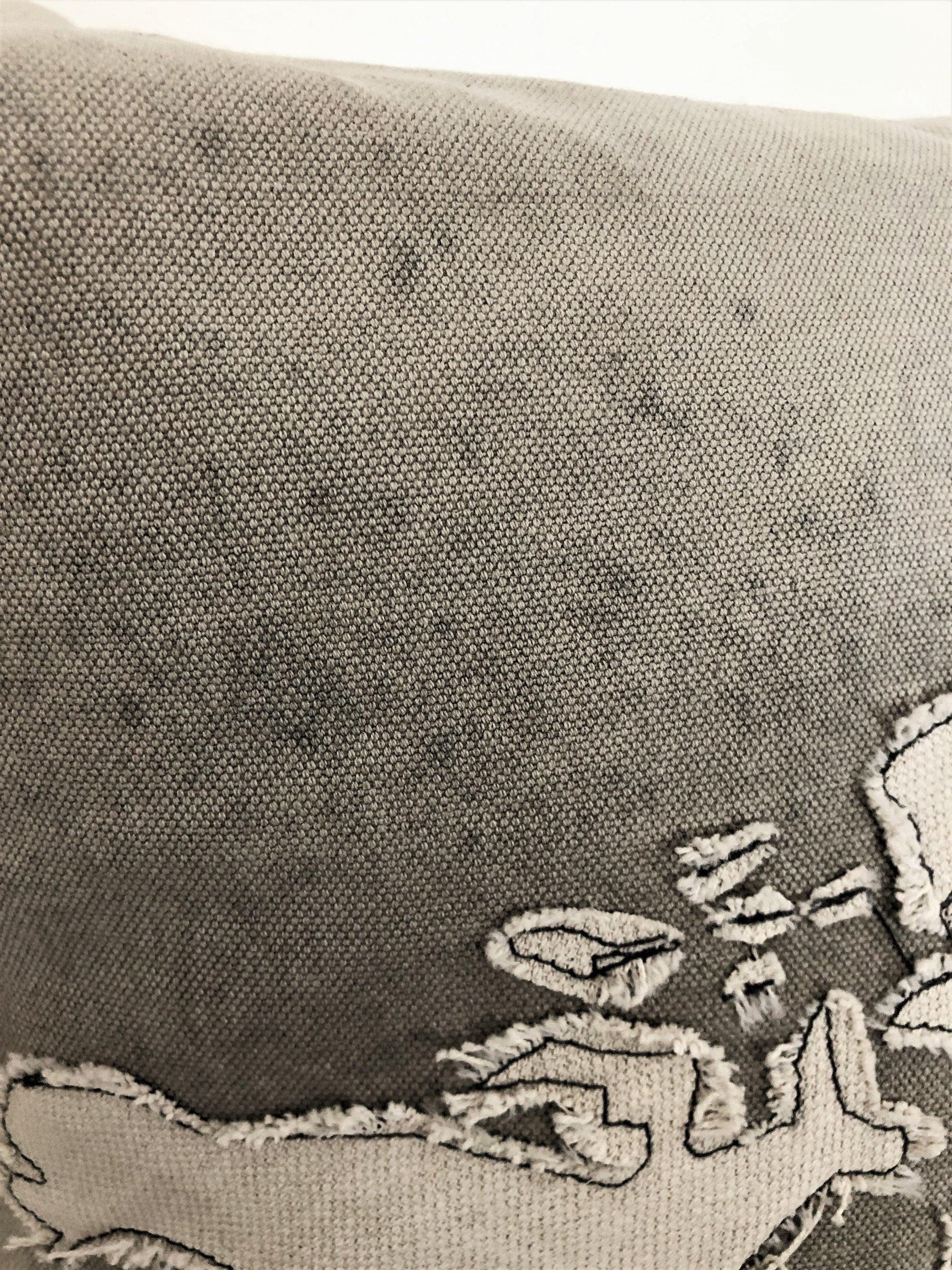 Kissen | Weltkarte | inkl. Füllung | XXL | hellgrau - Roo's Gift Shop