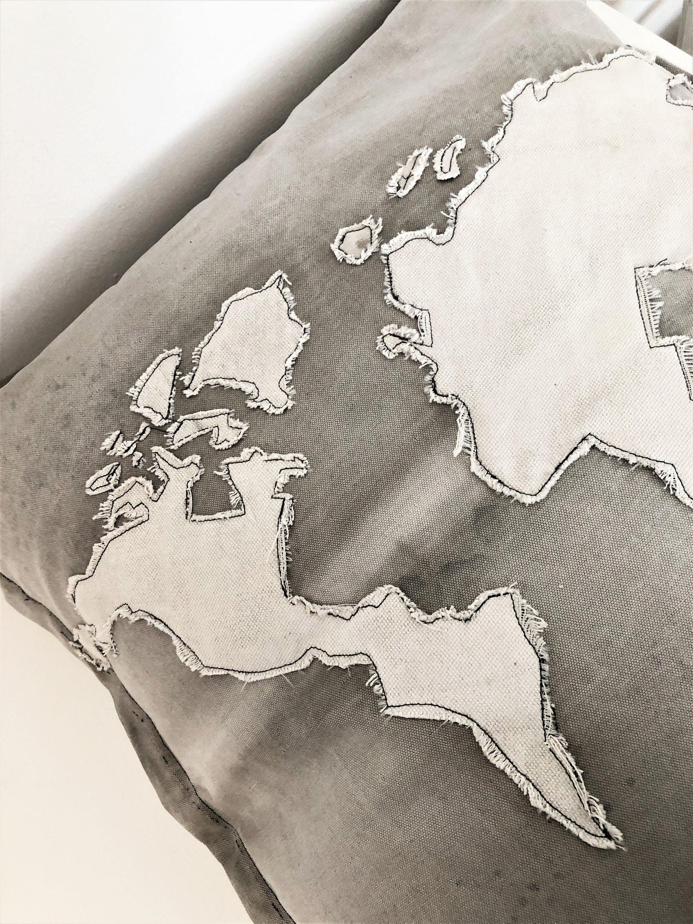 Kissen | Weltkarte | inkl. Füllung | XXL | hellgrau - Roo's Gift Shop