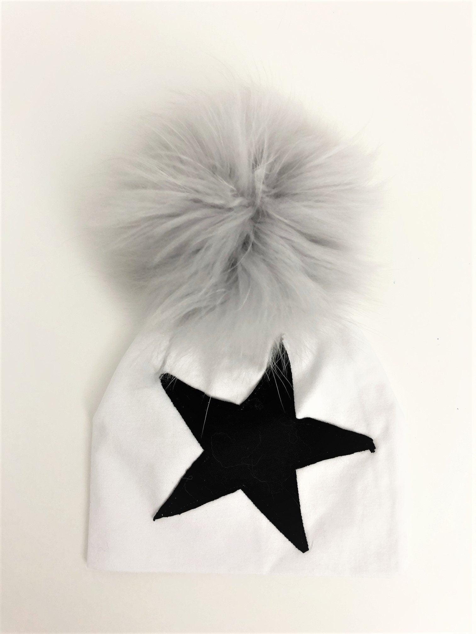 Mütze für Babys | Echtfell | weiß Stern in schwarz - Roo's Gift Shop