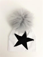 Mütze für Babys | Echtfell | weiß Stern in schwarz - Roo's Gift Shop