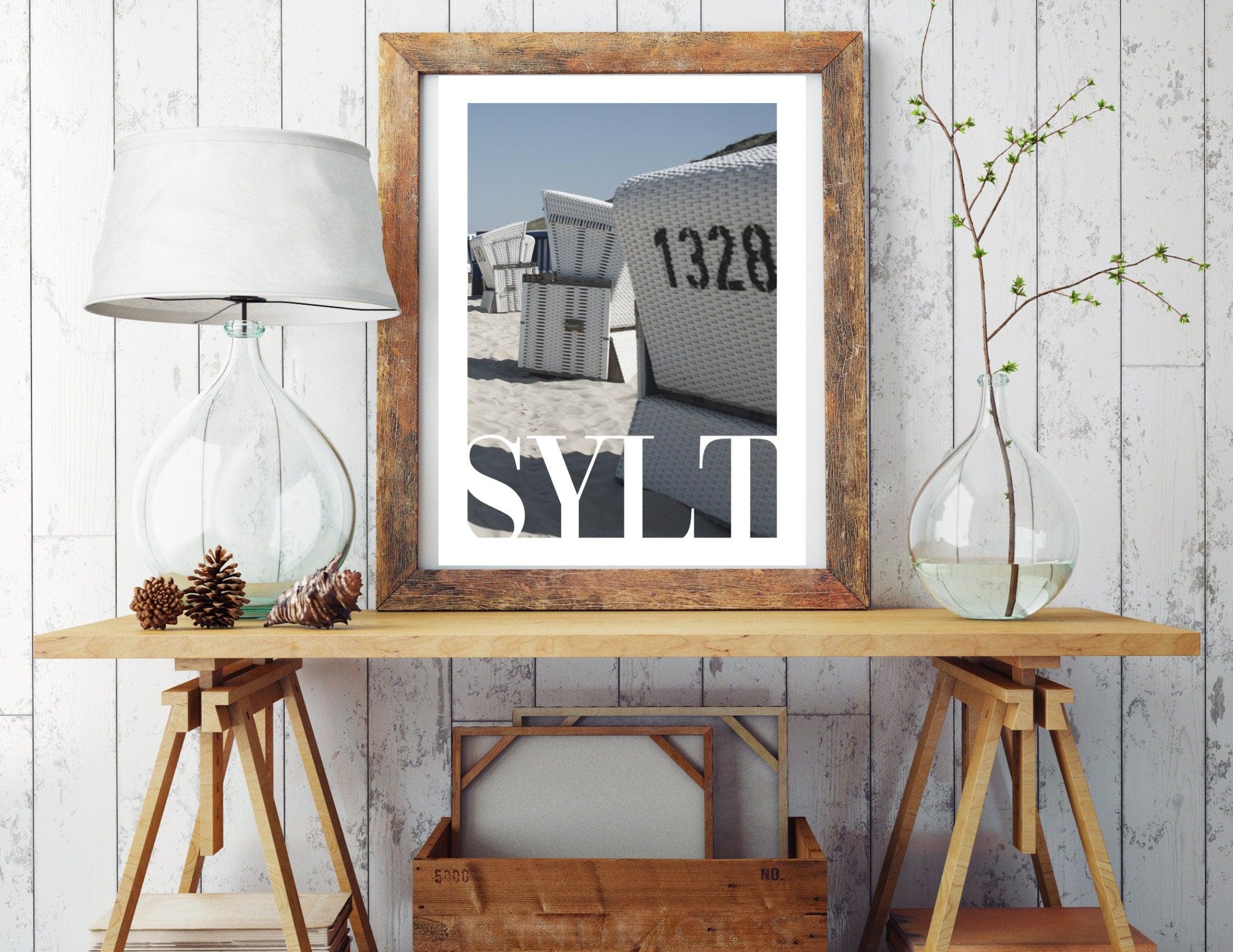 Poster SYLT | Strandkorb | Leuchtturm | maritime Wand Deko - Roo's Gift Shop