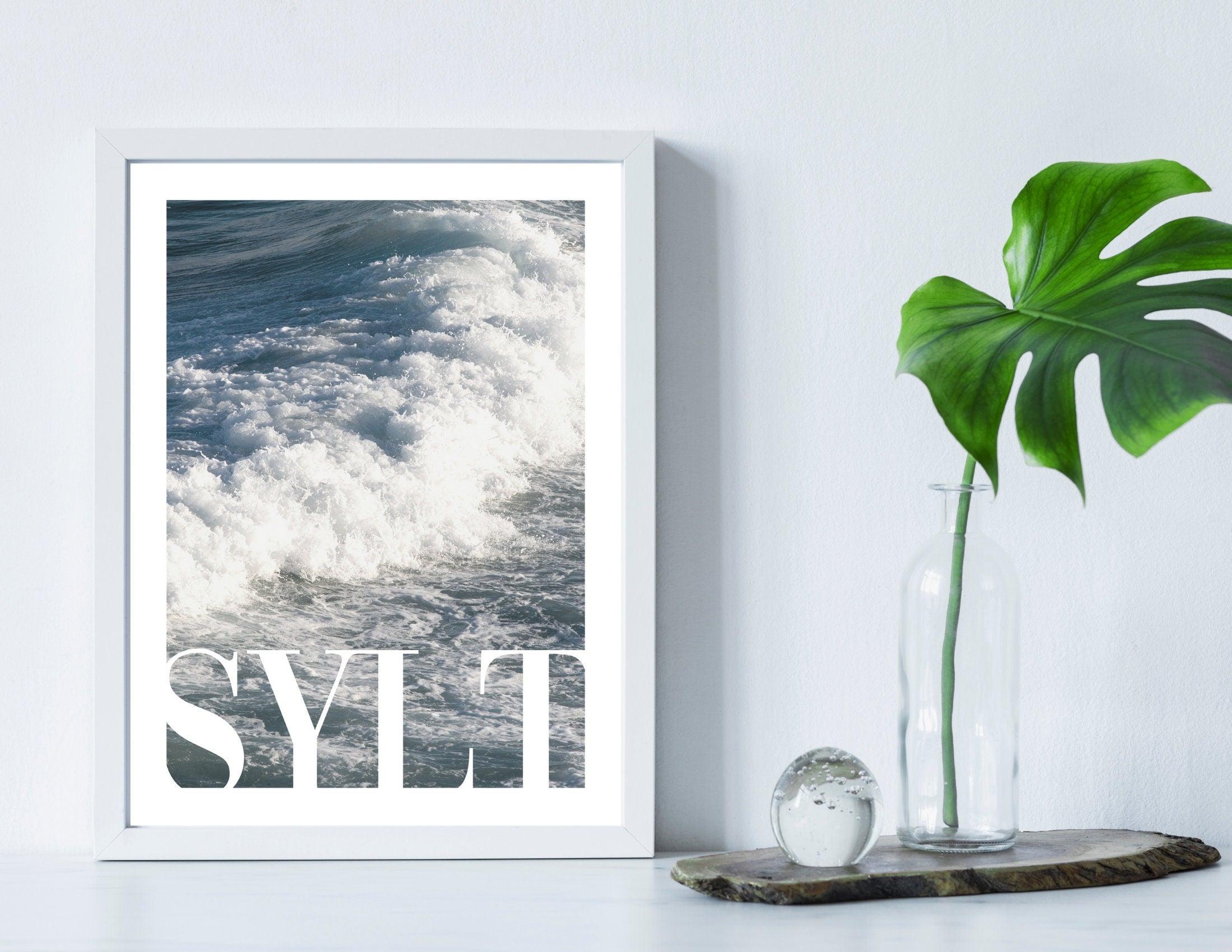 Poster SYLT | Strandkorb | Meer Welle | maritim Wand Deko - Roo's Gift Shop