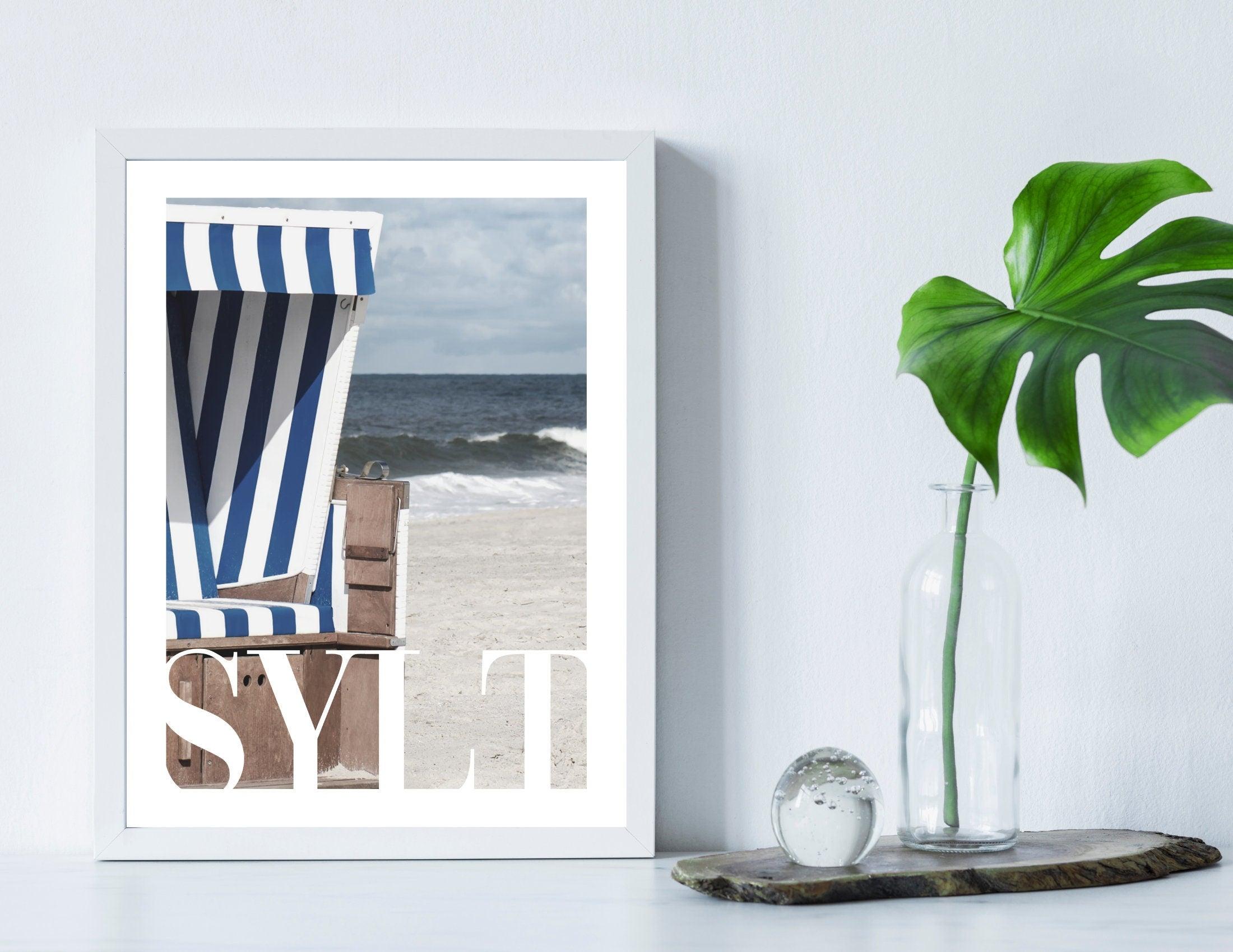 Poster SYLT | Strandkorb | Meer Welle | maritim Wand Deko - Roo's Gift Shop