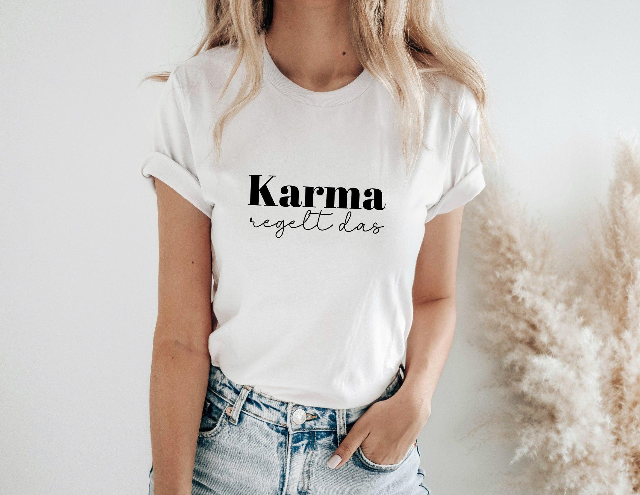 T-Shirt | Karma regelt das | in weiß oder schwarz - Roo's Gift Shop