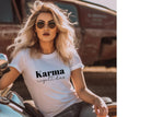 T-Shirt | Karma regelt das | in weiß oder schwarz - Roo's Gift Shop